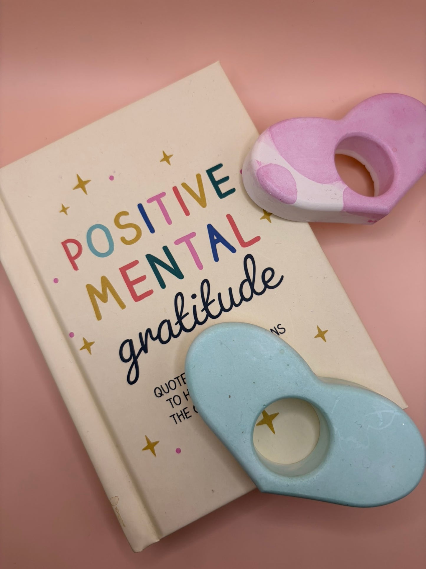 Clay thumb page holder